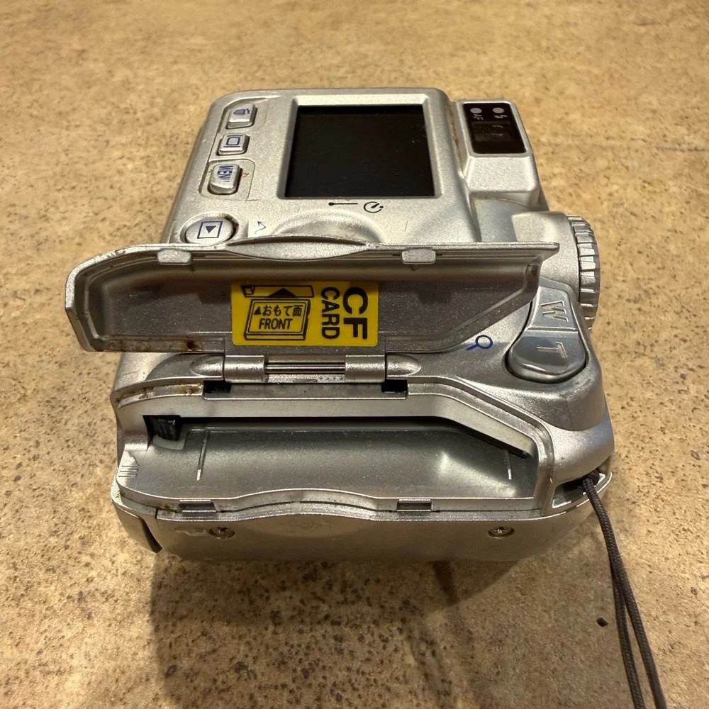 *READ DESCRIPTION* Nikon COOLPIX 2100 2MP Retro Digital Camera Y2K Digicam